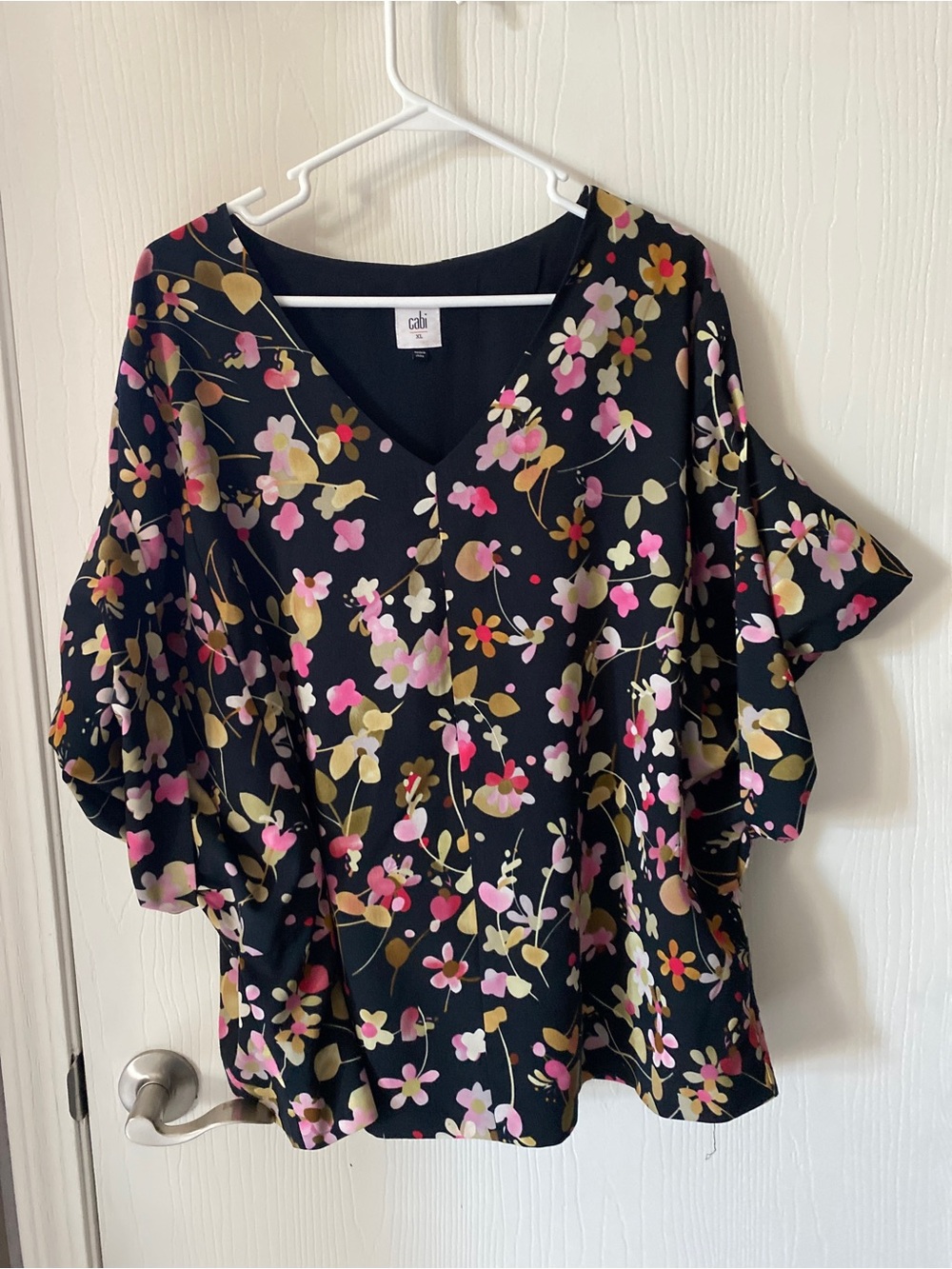 Cabi Womens Floral V-Neck Blouse XL Black Short Sleeve Flutter Top
